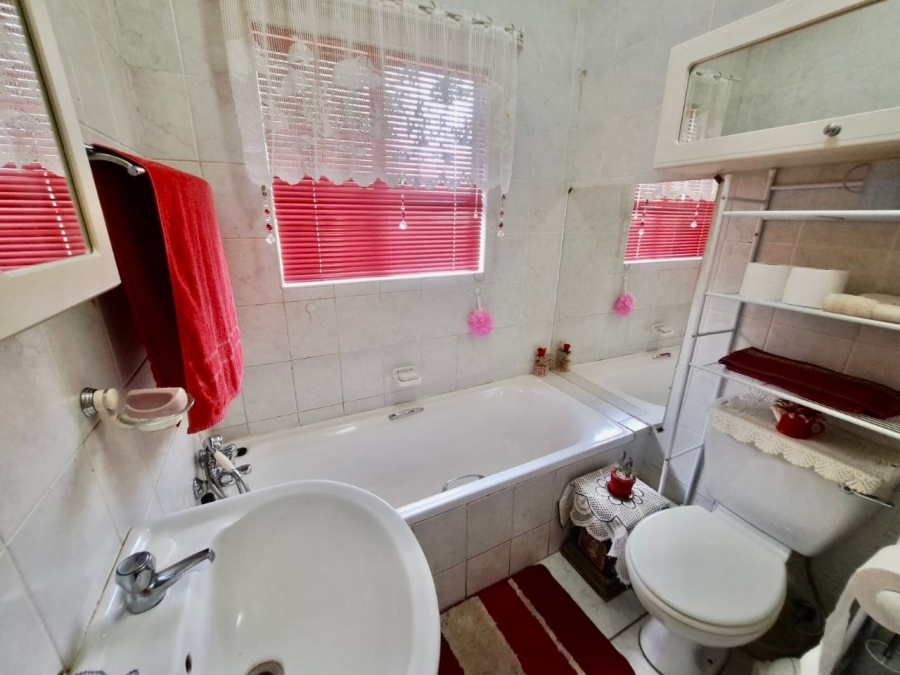 3 Bedroom Property for Sale in Safari Gardens North West